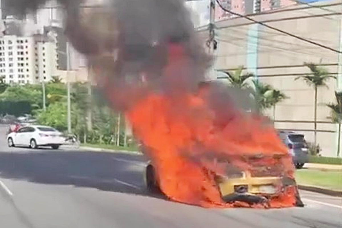 2_람보르기니 가야르도 화재_인스타그램 'supercar.fails'.jpg