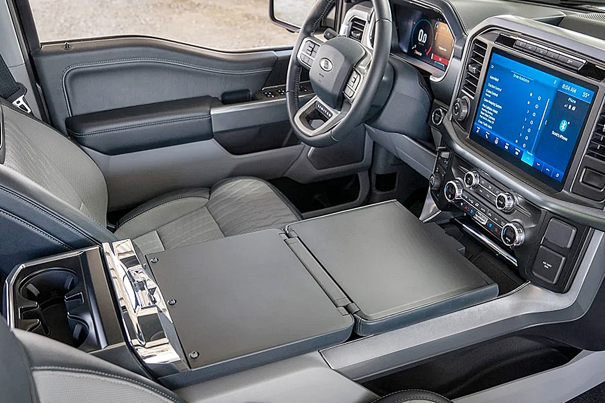 6_포드 F-150 접이식 기어 레버 및 간이 테이블_J.D. Power.jpg