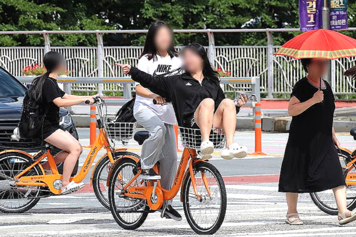 자전거_여학생1.jpg