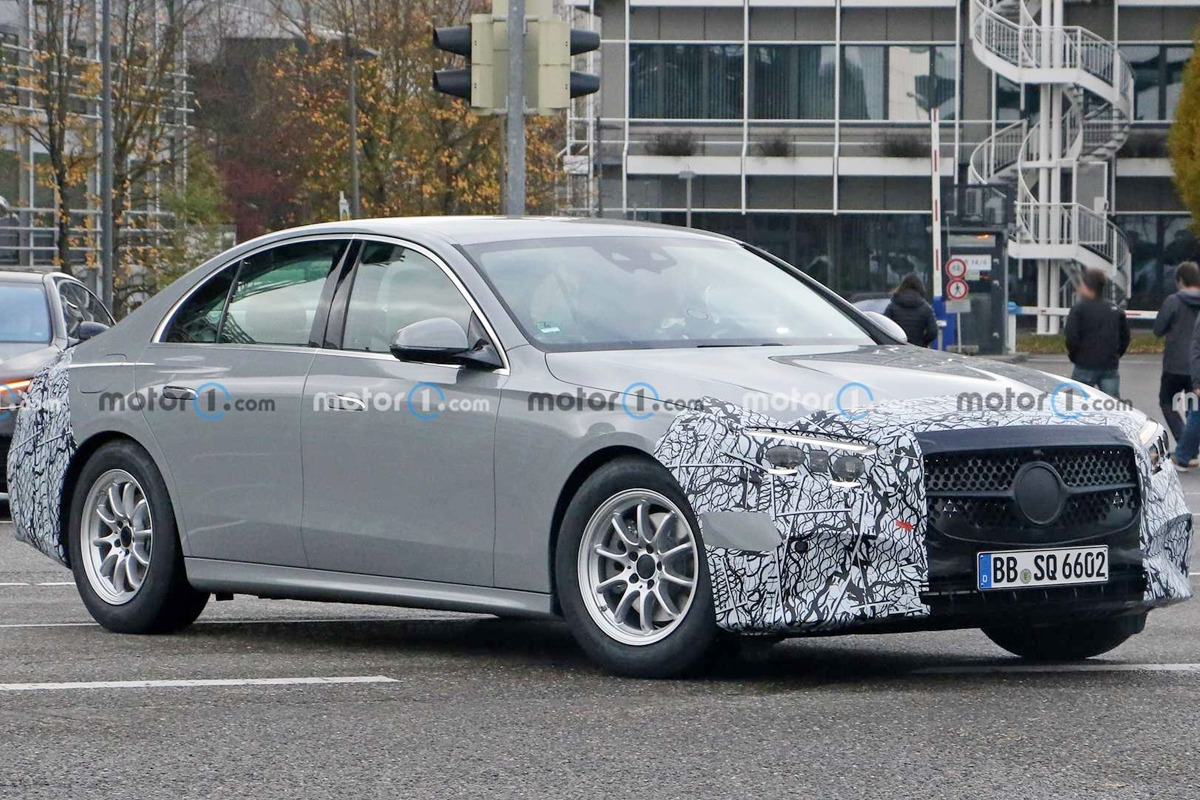 3_메르세데스-벤츠 신형 E 클래스 프로토타입_Motor1.jpg