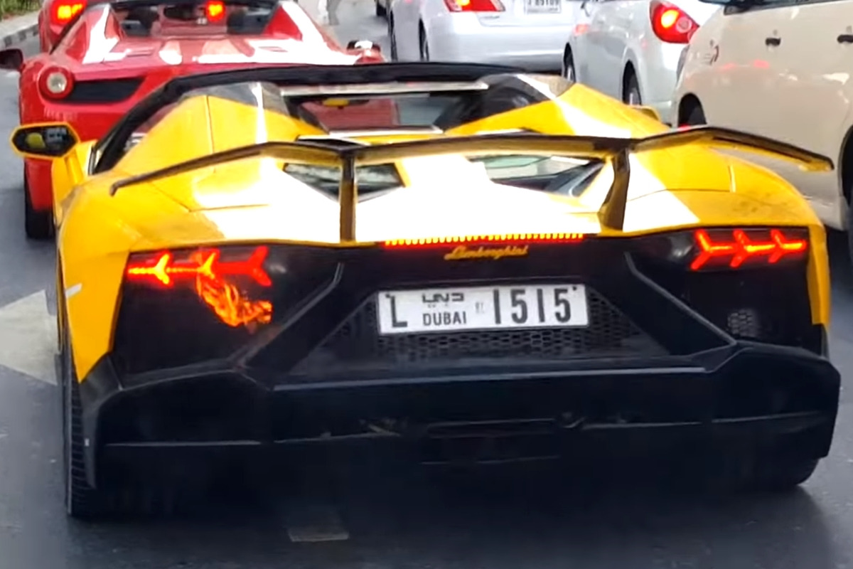 7_람보르기니 아벤타도르 화재_유튜브 채널 'Dubs Orig'.jpg