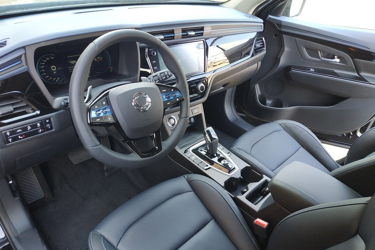 4_코란도 e-모션 인테리어_Autolina.jpg