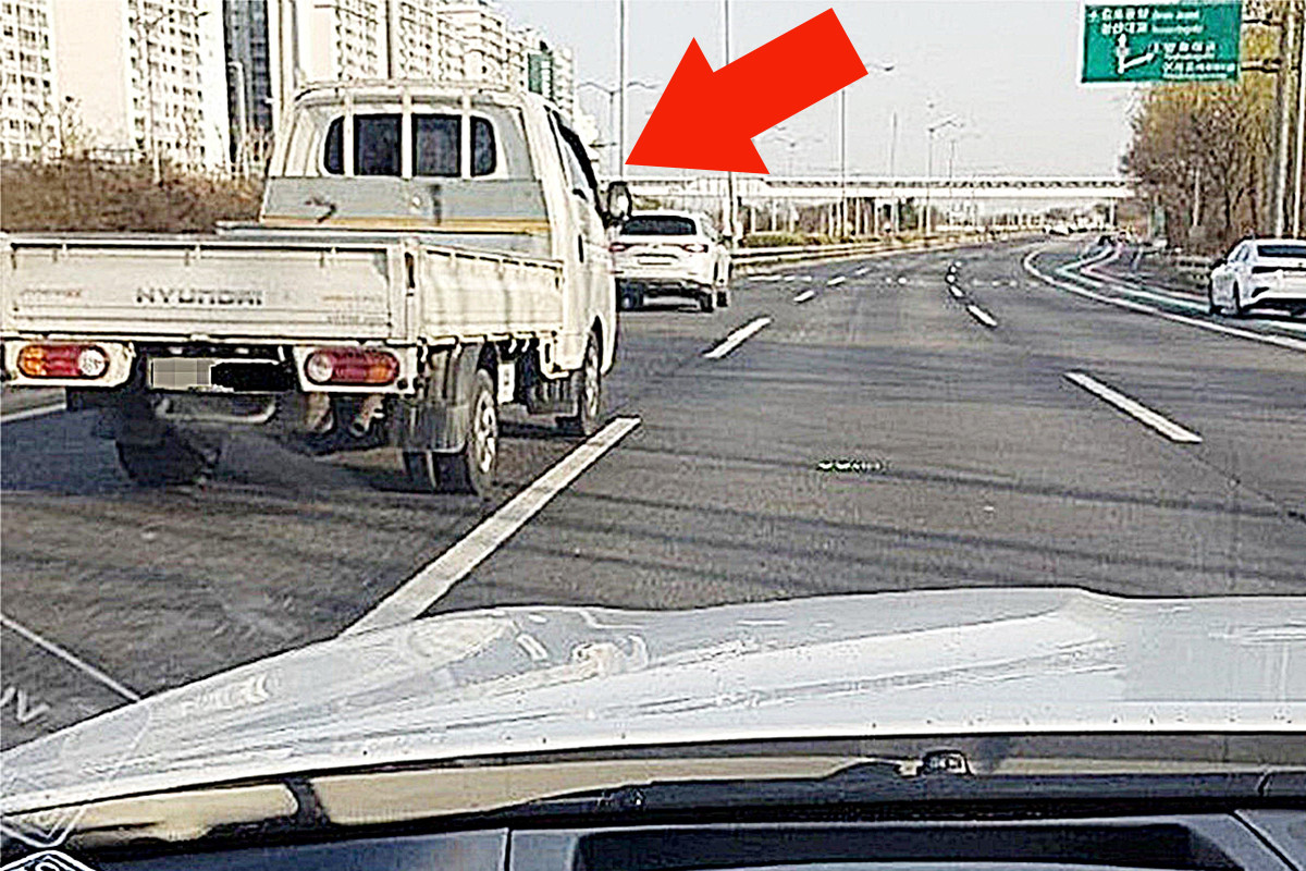 추월차로 트럭.jpg