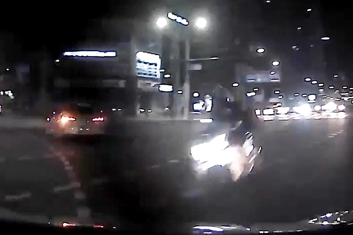 2_블랙박스 차량으로 돌진하는 오토바이.jpg