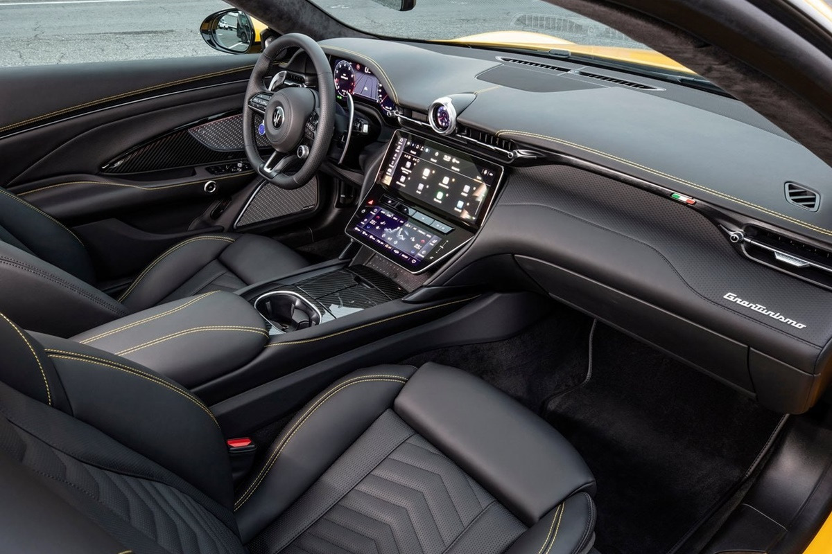 마세라티 그란투수리모 내관.jpg