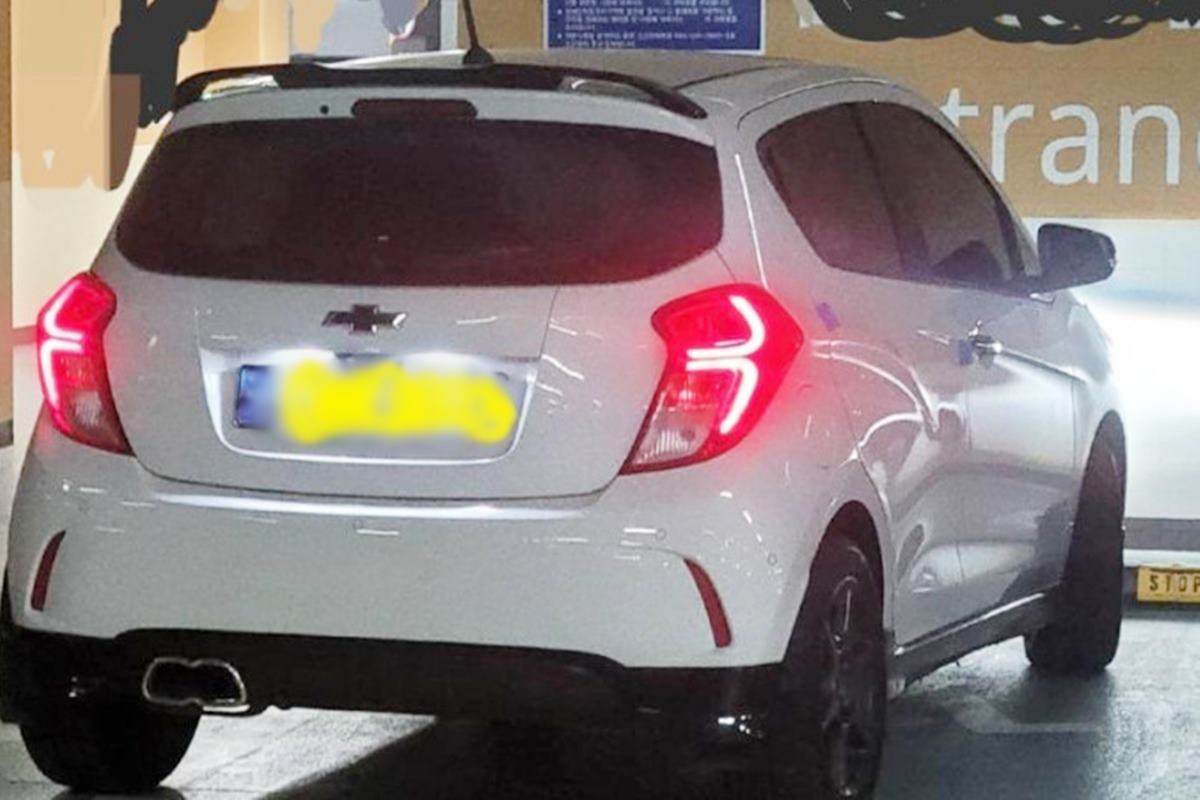 장애인 전용 주차구역에 불법 주차한 차를 신고한 사례 사진 출처 = '보배드림'.jpg