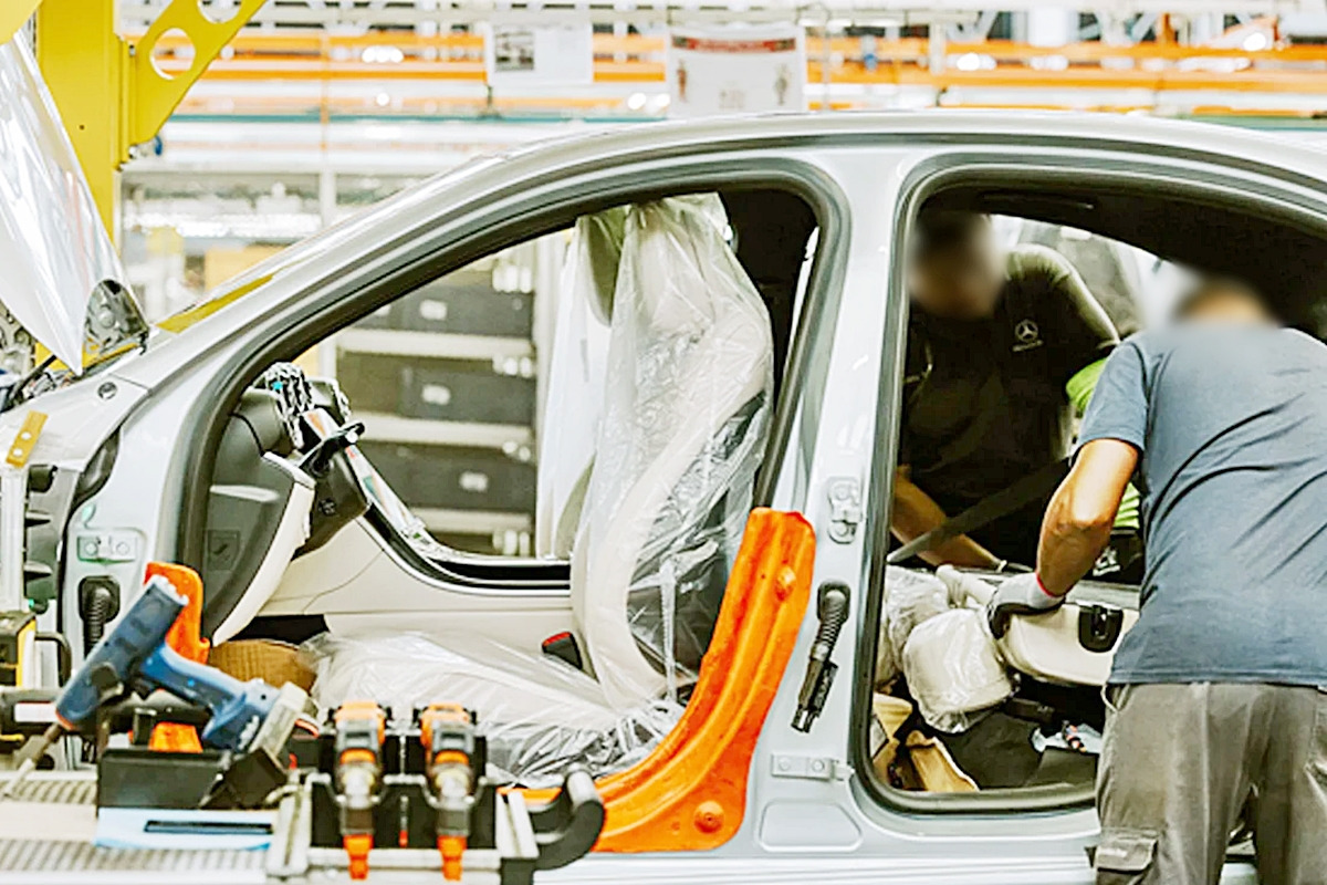 5_메르세데스-벤츠 생산 라인_Cnet.jpg