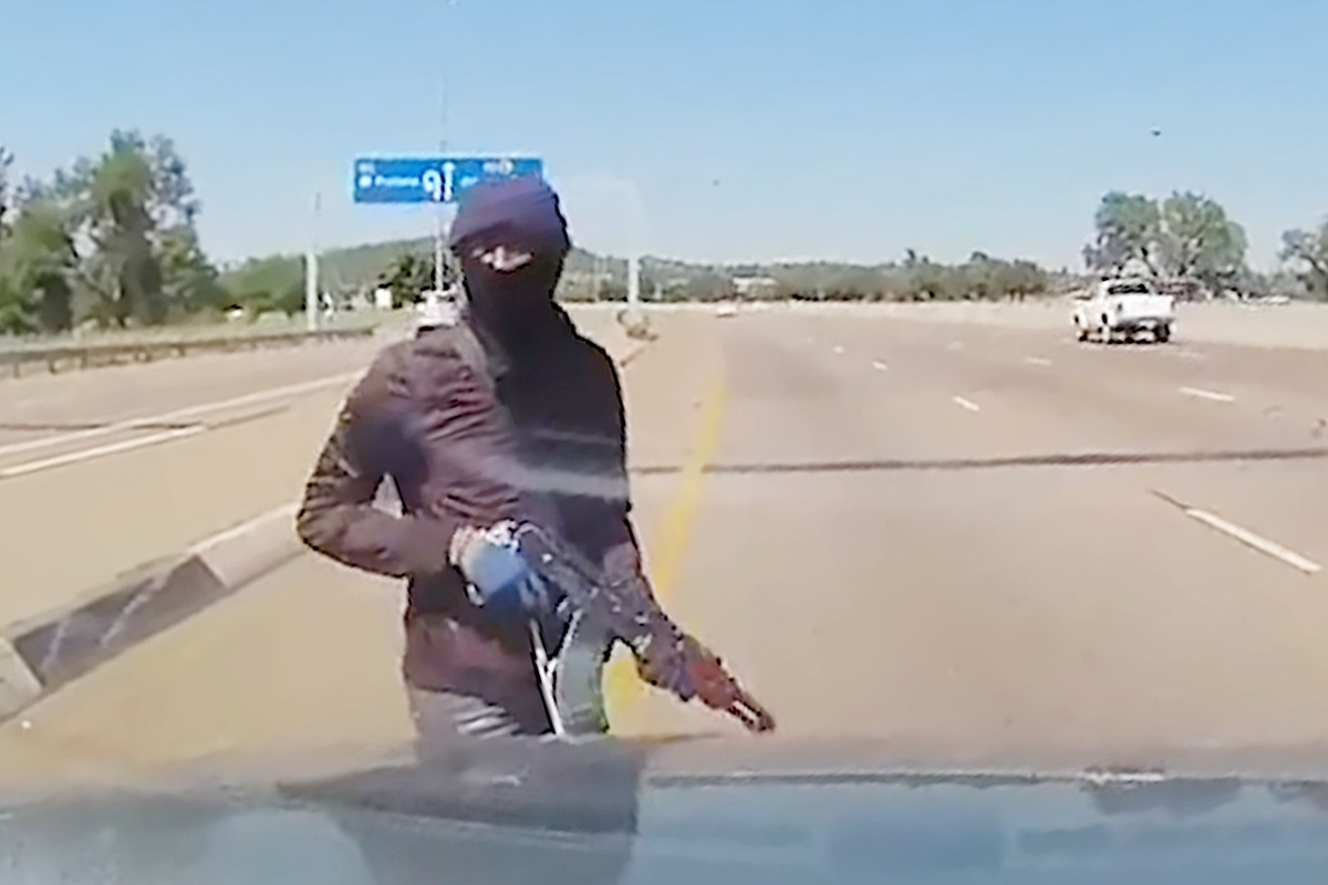 2_차량 납치 현장_유튜브 채널 'News24'.jpg