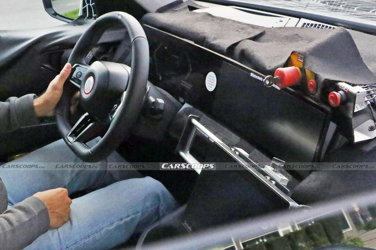 2_BMW 차세대 X3 파노라믹 디스플레이_CarScoops.jpg