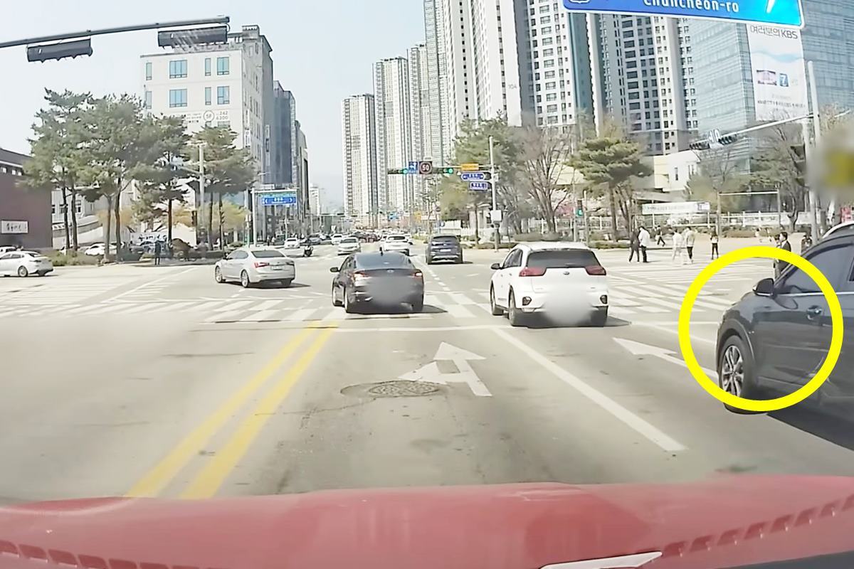 가해자에게는 잘 보이지 않았던 노면표시 Youtube 그것이 블랙박스.jpg