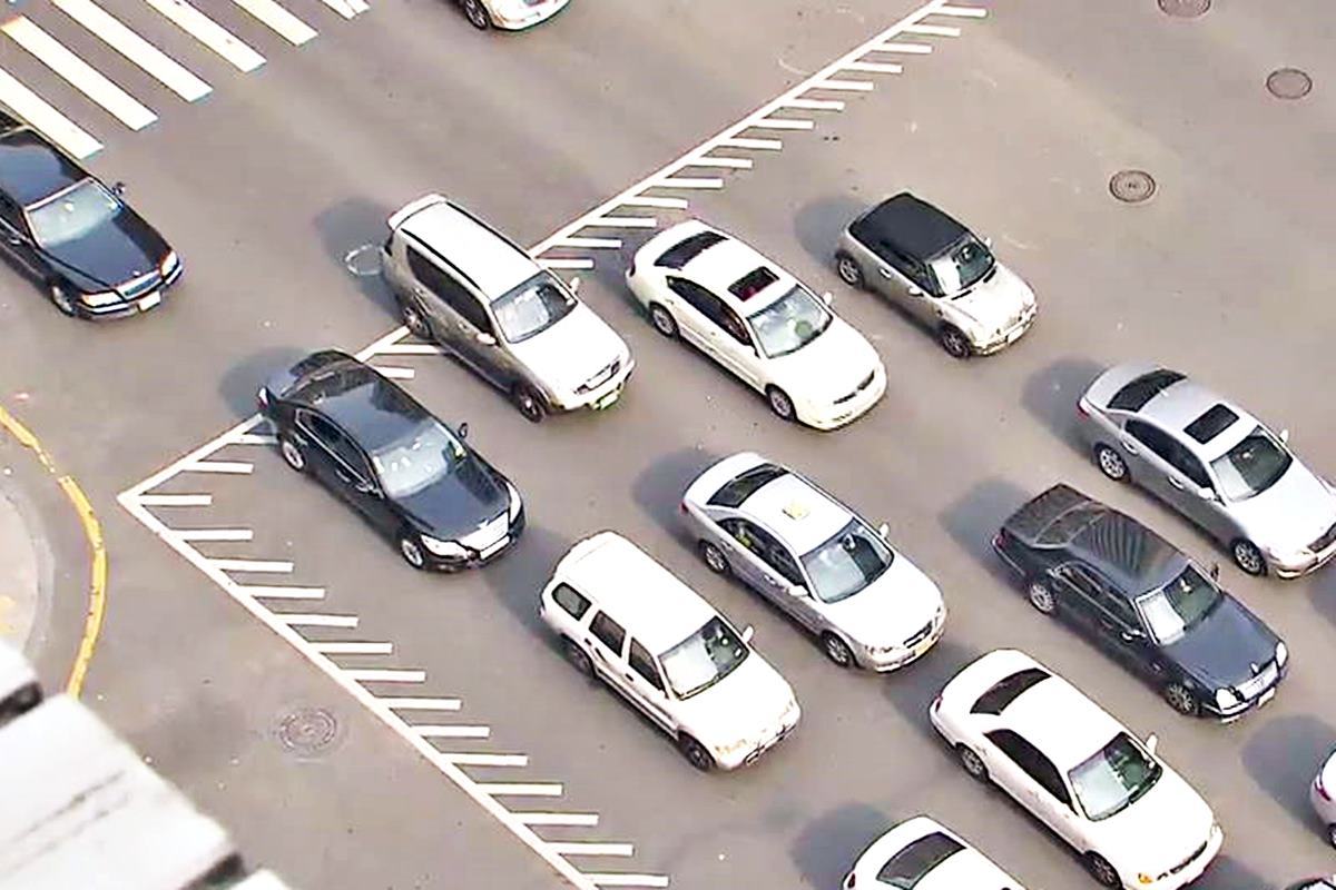 출근길 심각한 꼬리물기 사건과 무관한 사진 KBS.jpg