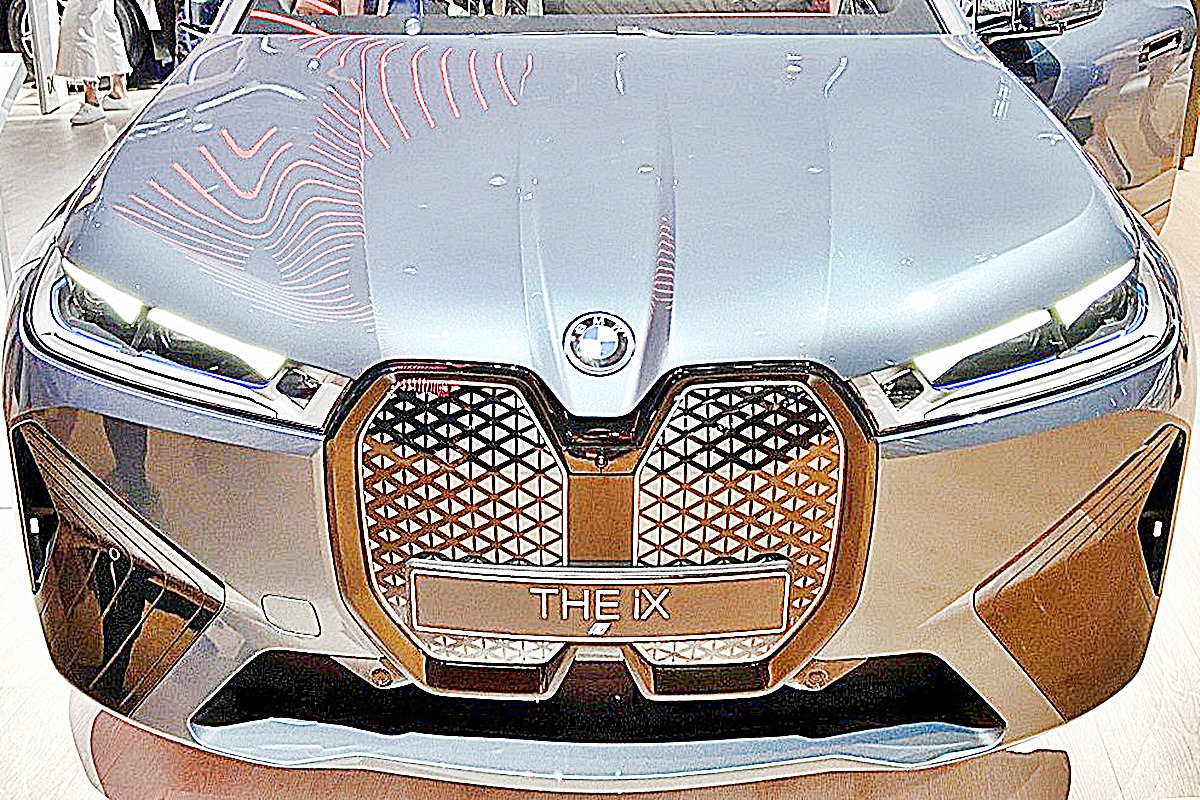 BMW-iX.jpg