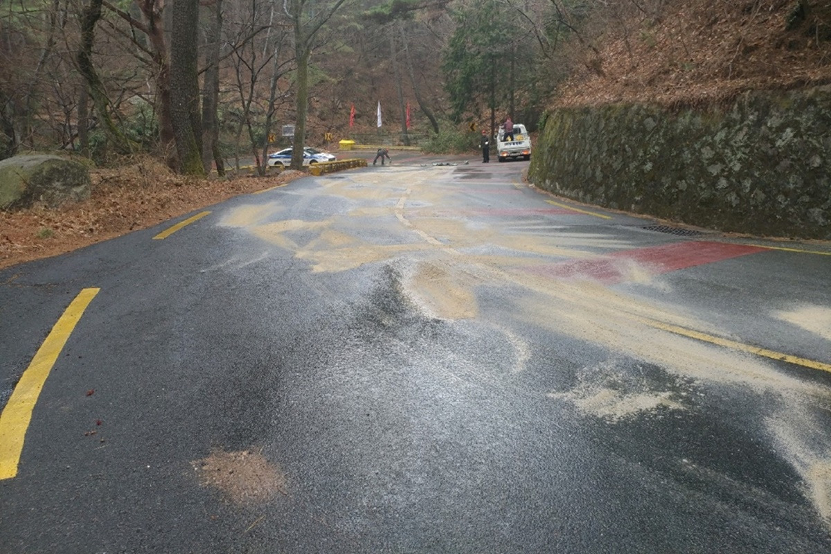 도로위기름 부산경찰청 4.jpg