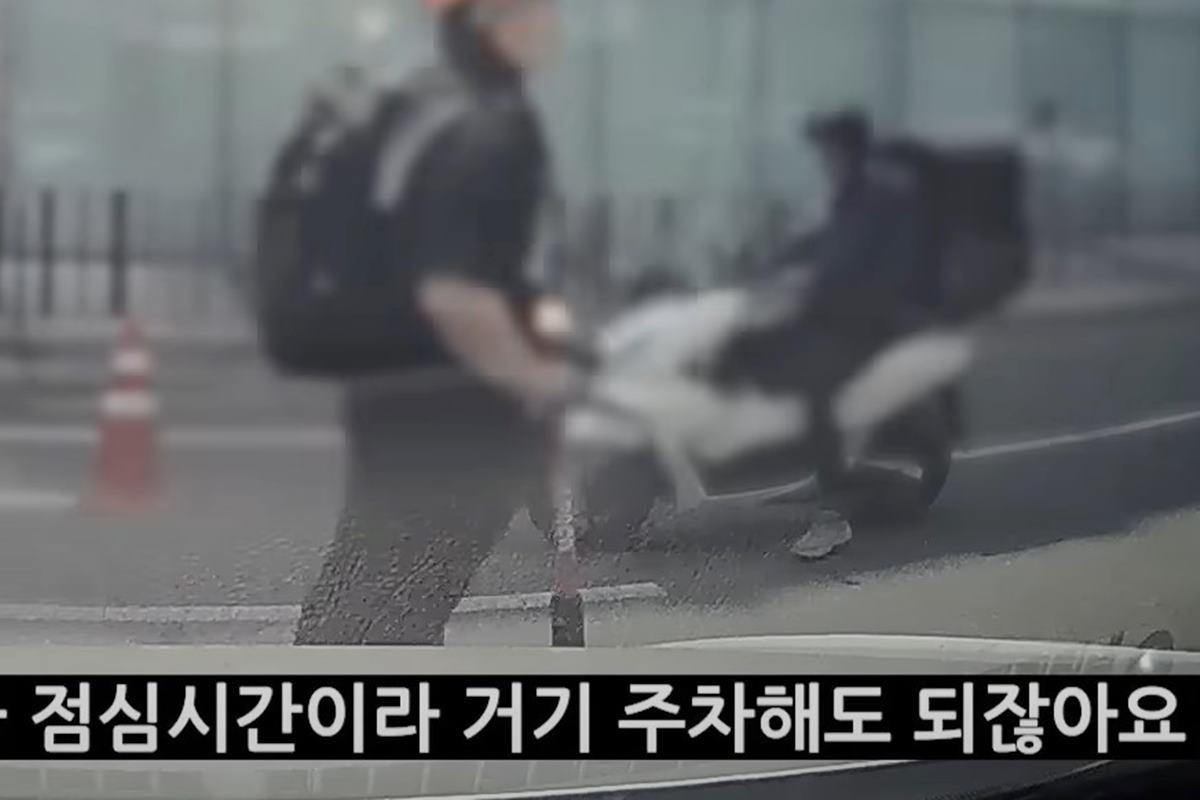 점심이라 주차가 된다는 차주 사진 출처 = 유튜브 채널 '한문철TV'.jpg