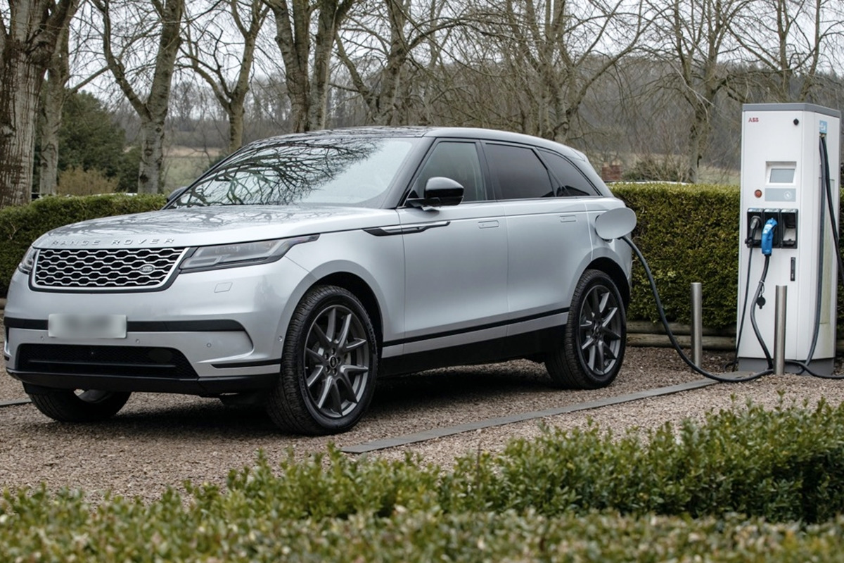 1_랜드로버 레인지로버 PHEV_Electrifying.jpg