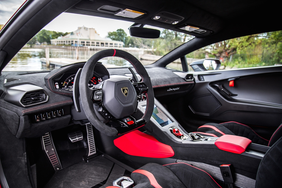 4_람보르기니 우라칸 STO 인테리어_Canadian Auto Review.jpg