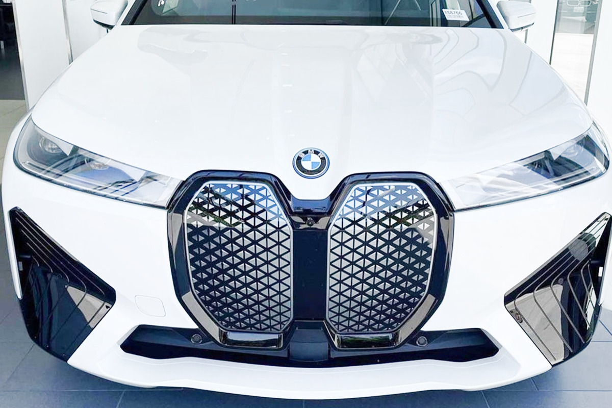 BMW iX.jpg