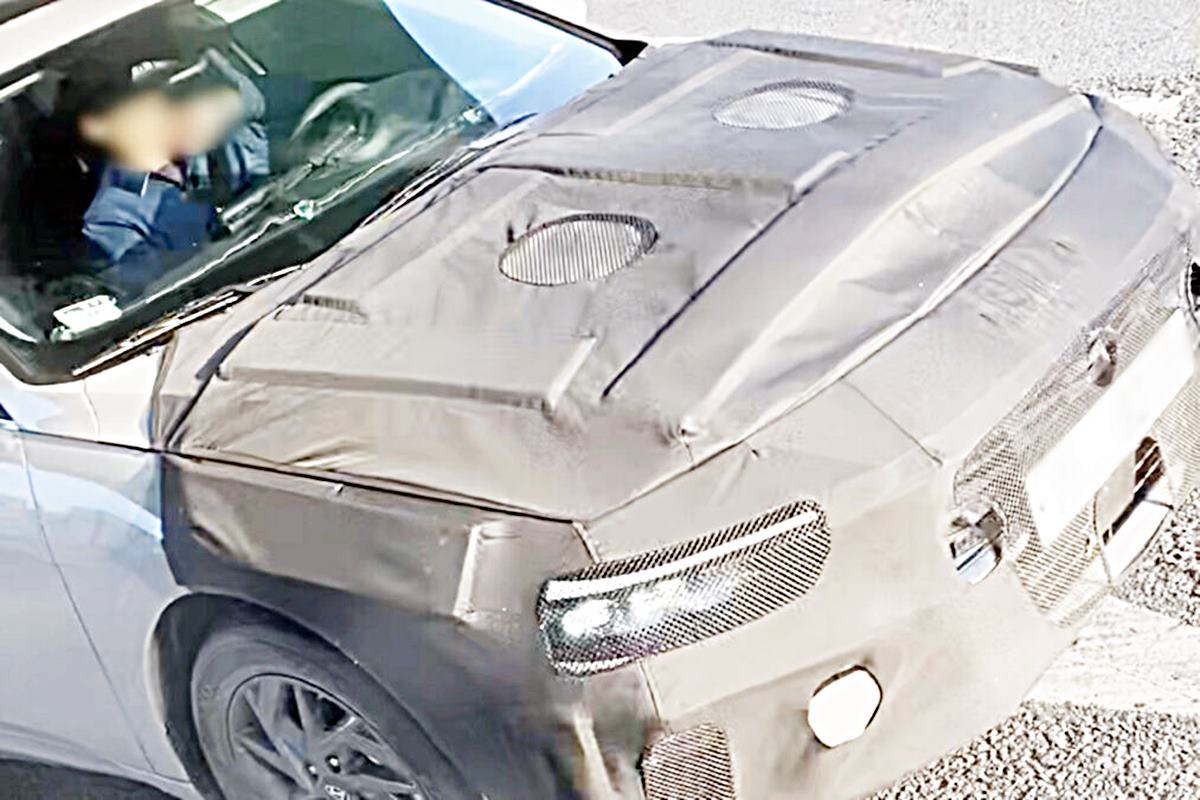 아반떼 페이스리프트 위장막 네이버 남차카페 '김건우19'님 제보.jpg