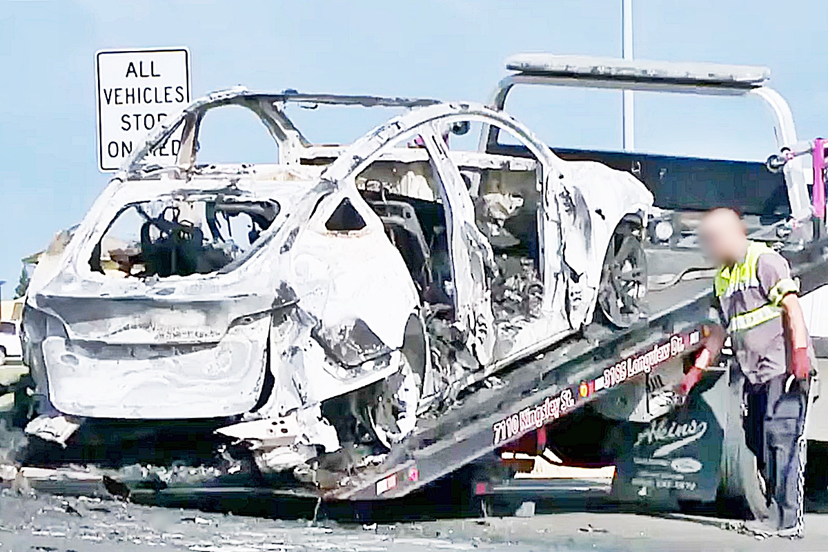 0_견인되는 테슬라 모델 Y 잔해_유튜브 채널 'KCRA 3'.jpg