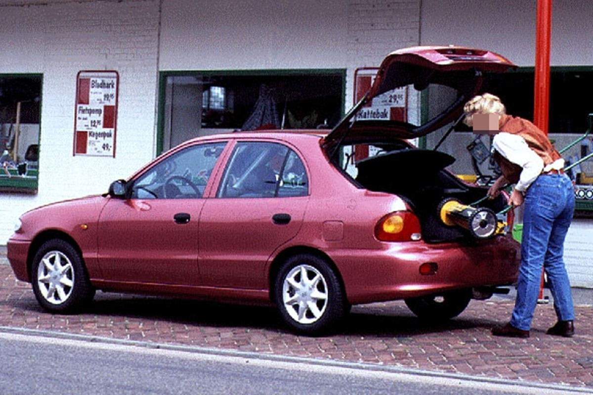 마고 로비 자동차 4.jpg