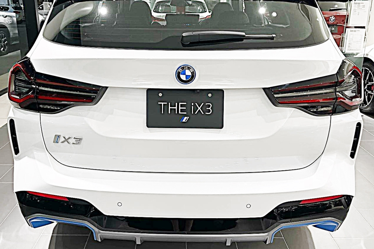 BMW iX3.jpg