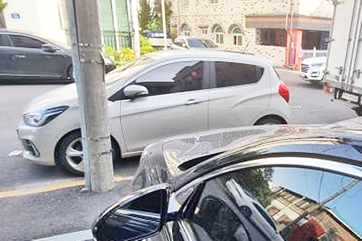 0_민폐 주차_'보배드림'_1.jpg