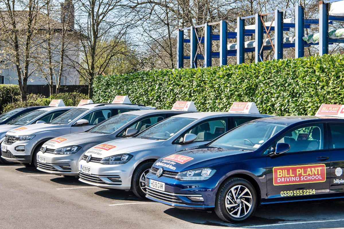 2_영국 운전면허 학원 차량.jpg