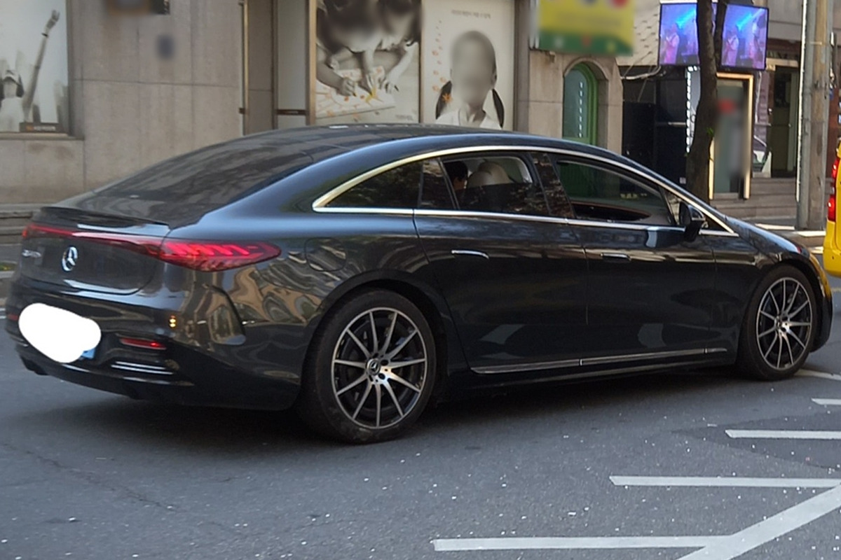 7_후우측면_벤츠 EQS_네이버 남차카페 'ar lover'님.jpg