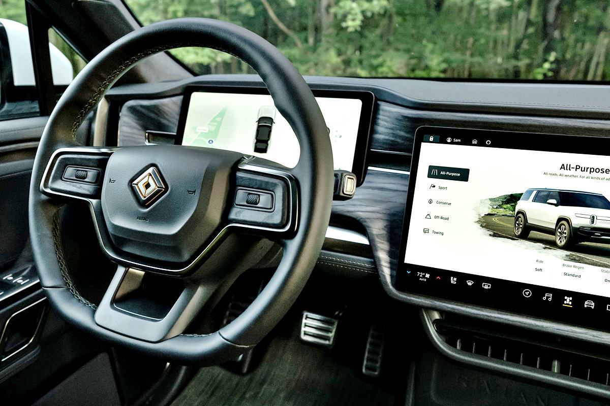 리비안 R1S 내부 인테리어 CNN.jpg