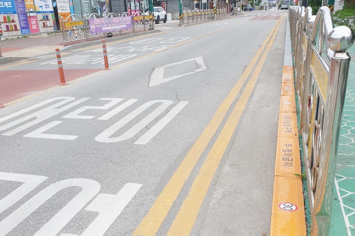 주차가 불가능한 실선 구역.jpg