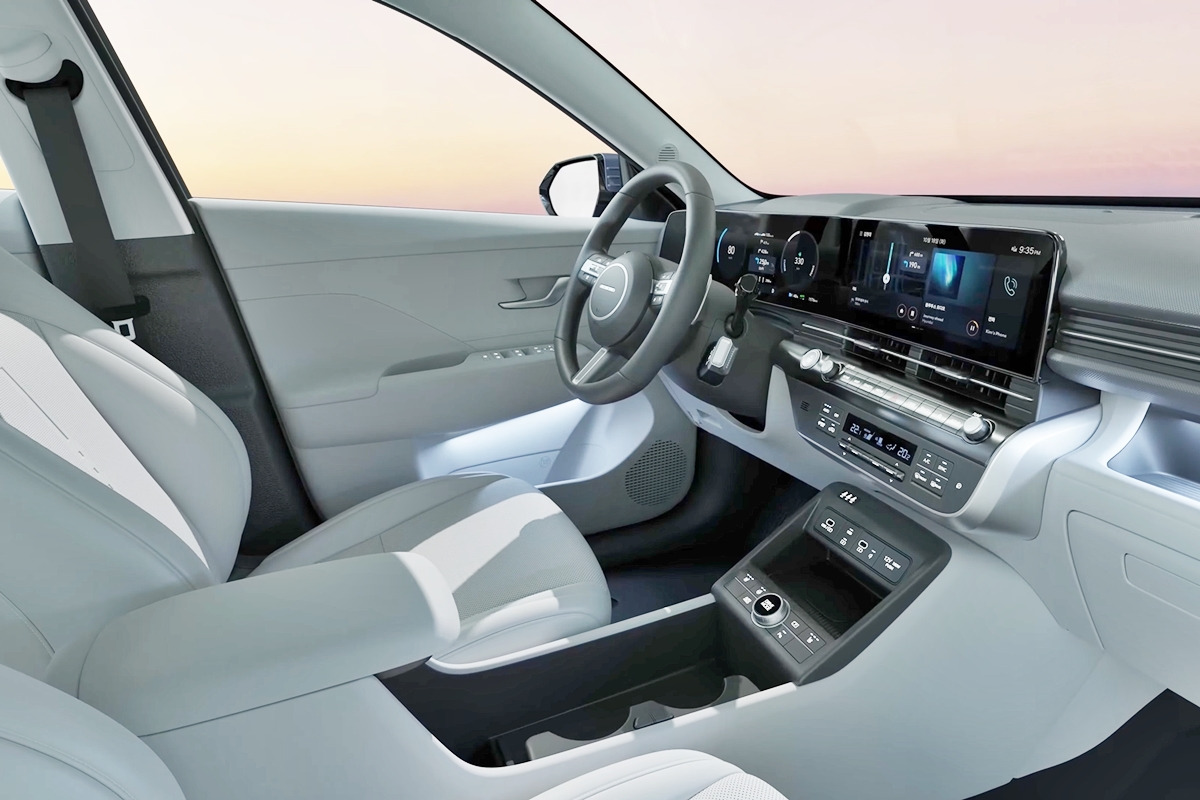 3_코나 일렉트릭 인테리어_유튜브 채널 '현대자동차(AboutHyundai)'.jpg