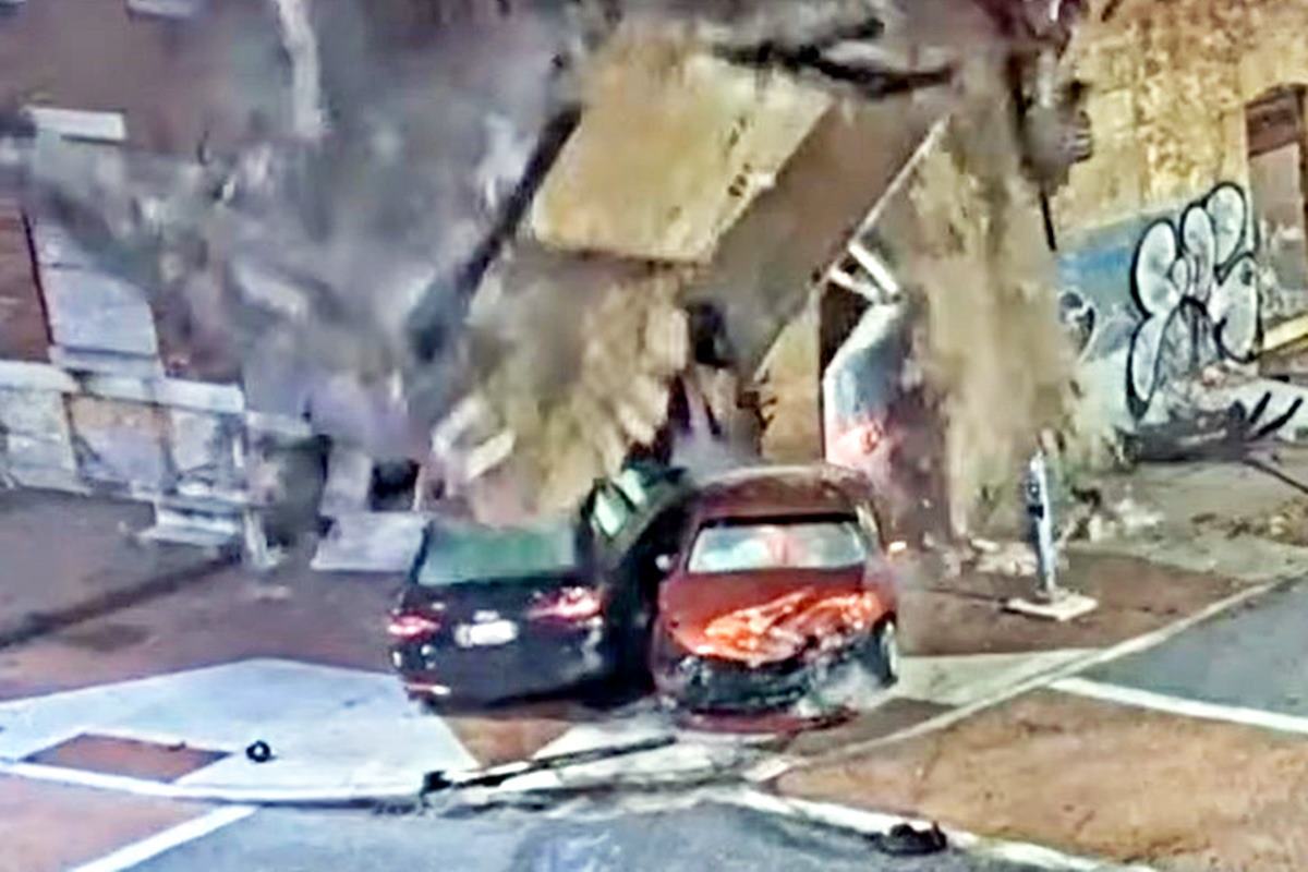 무너져내리는 건물 Youtube WJZ.jpg