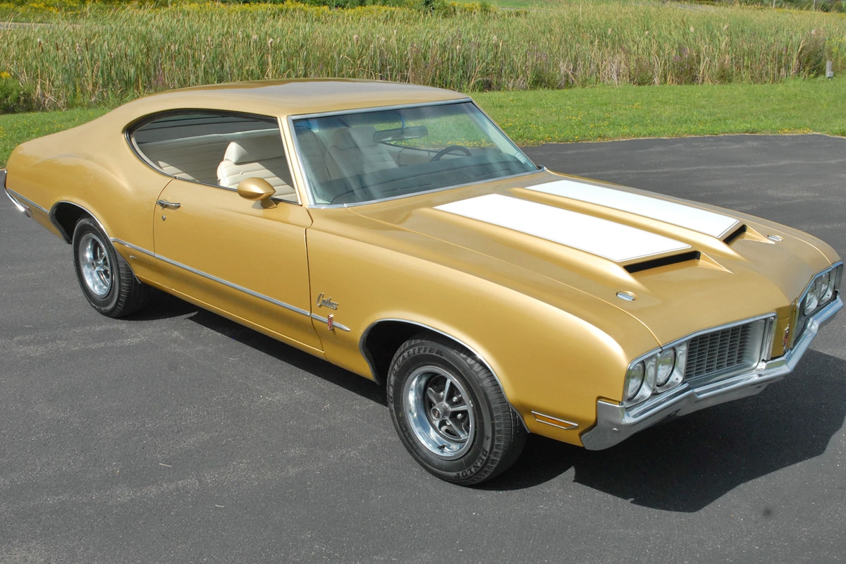 2_1970년형 올즈모빌 커틀라스_Motor Trend.jpg