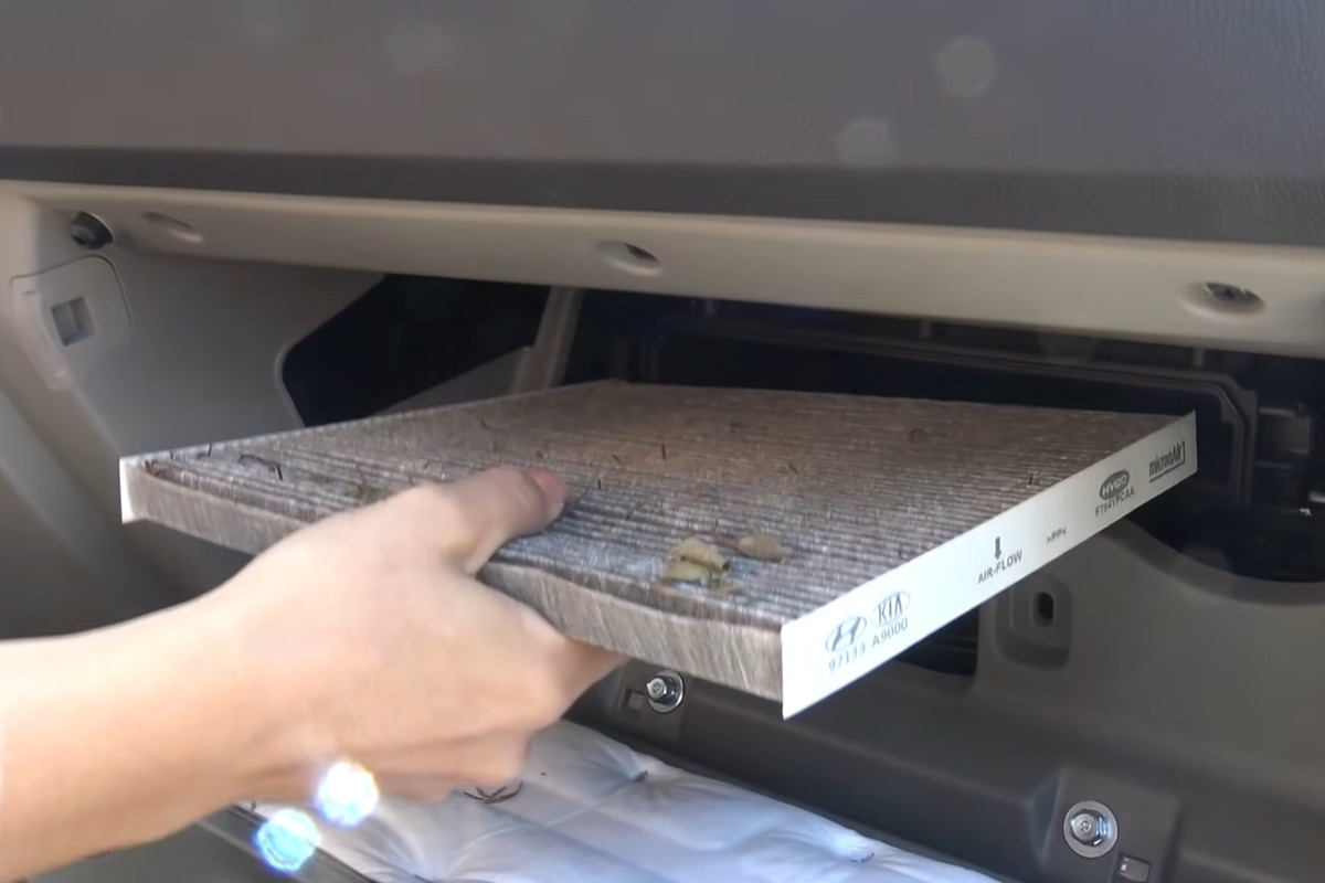 9_에어컨 필터 교체_유튜브 채널 '슈카TV'.jpg