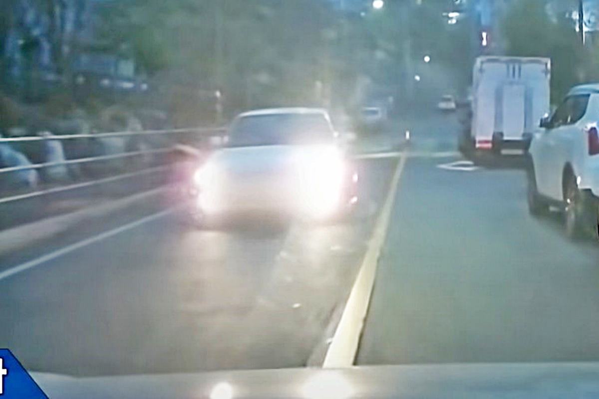 멈춘 차에 고의적으로 부딪치는 뒷차 Youtube 맨인블밥.jpg