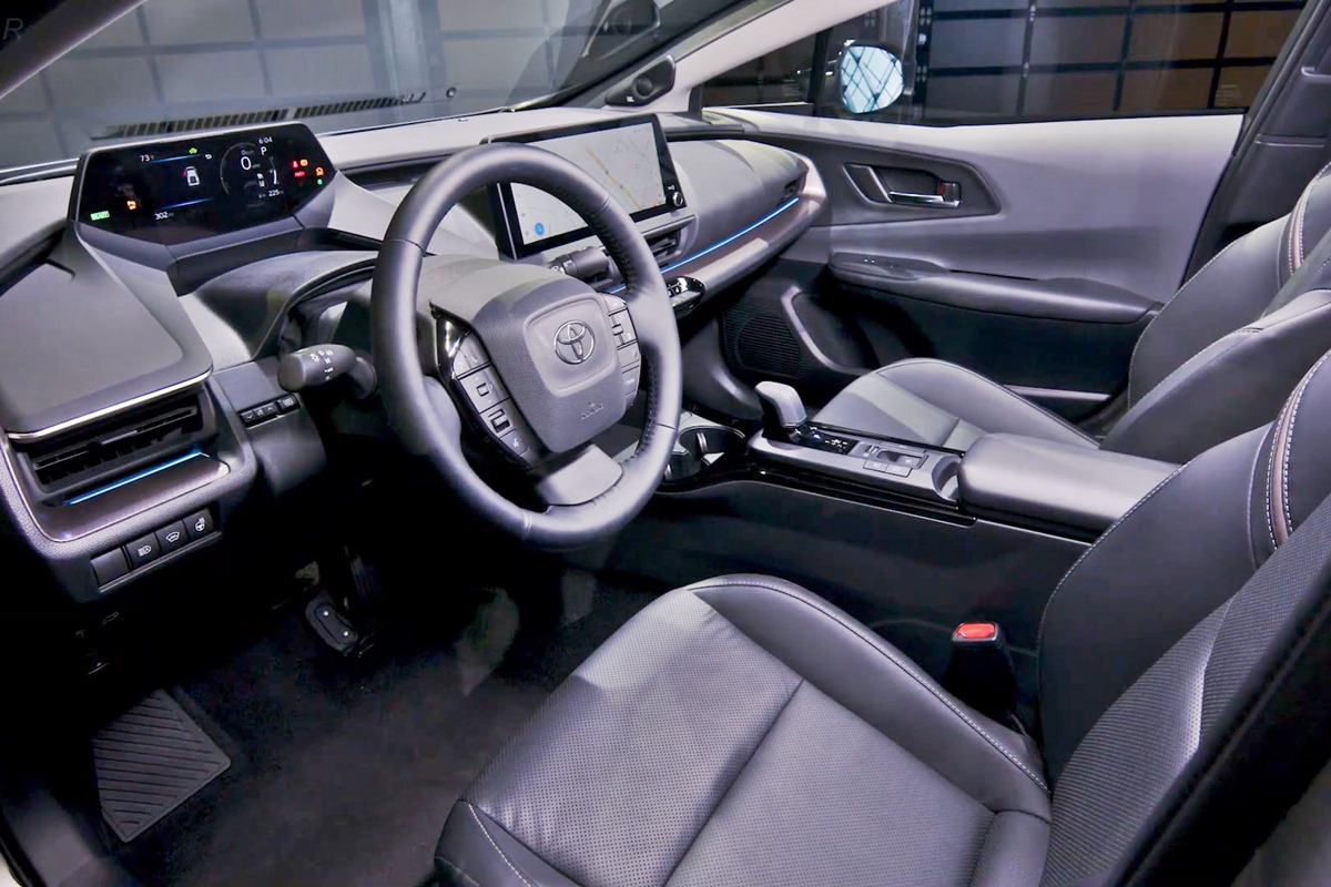 3_토요타 프리우스 인테리어_유튜브 채널 'N Car'.jpg