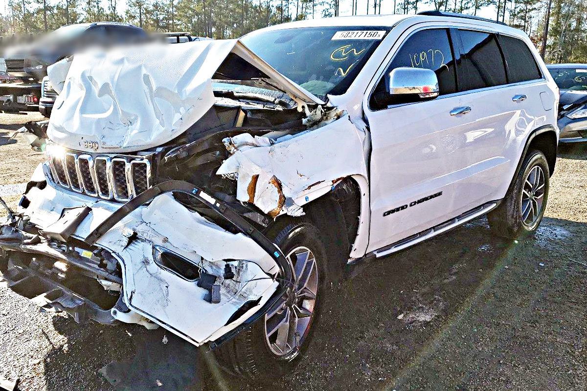 사고로 반파된 그랜드 체로키 AutoHelperBot.jpg