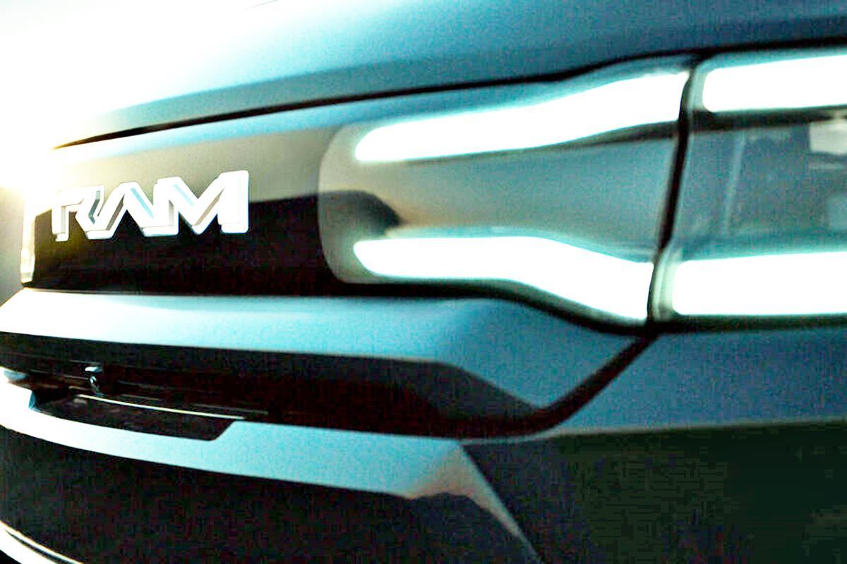 독특한 형태의 헤드램프 RAM.jpg