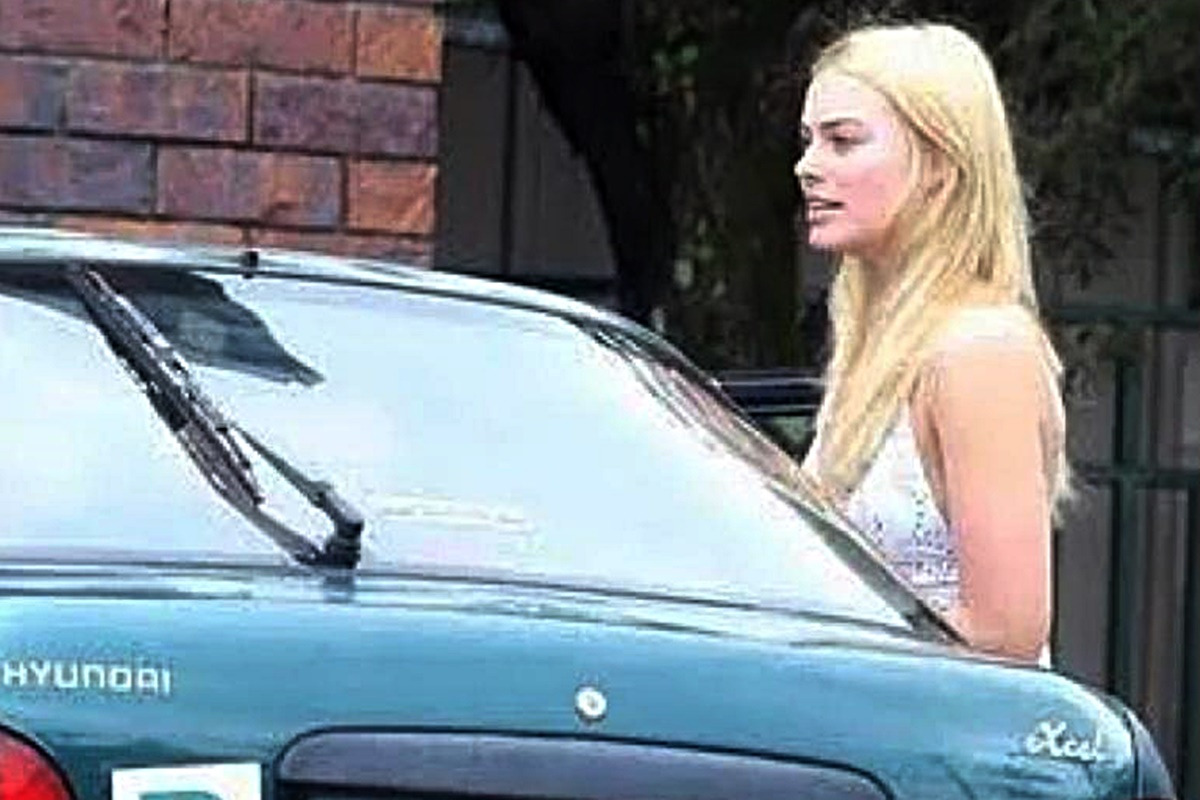 마고 로비 자동차 2.jpg