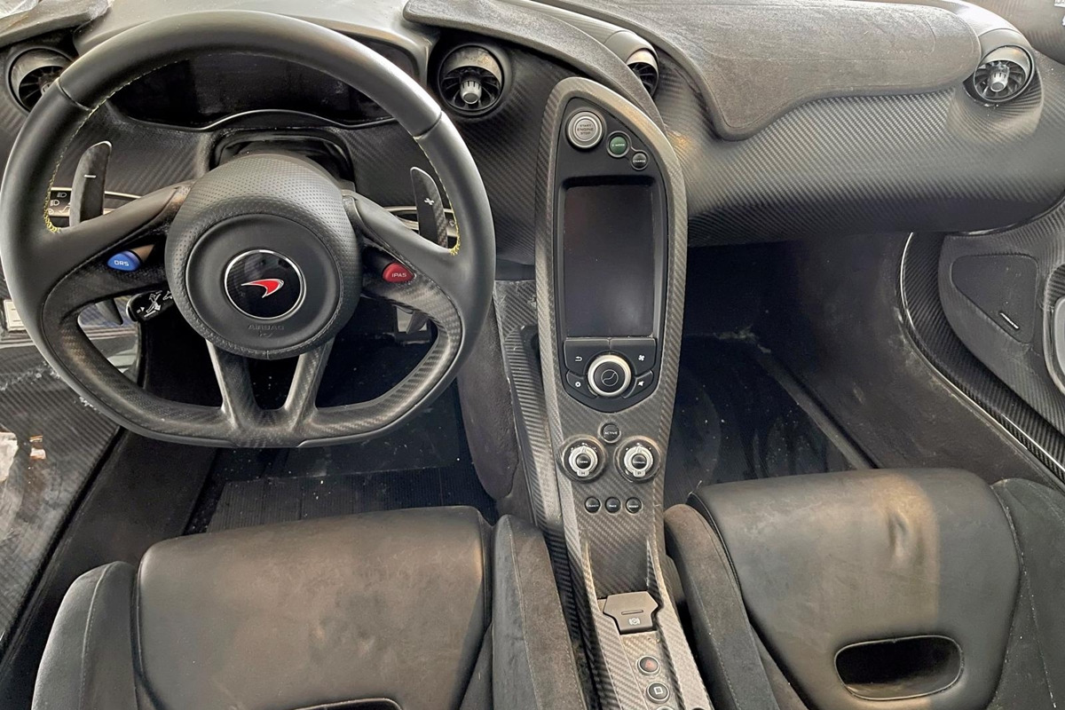 3_맥라렌 P1 침수차 인테리어_Copart.jpg