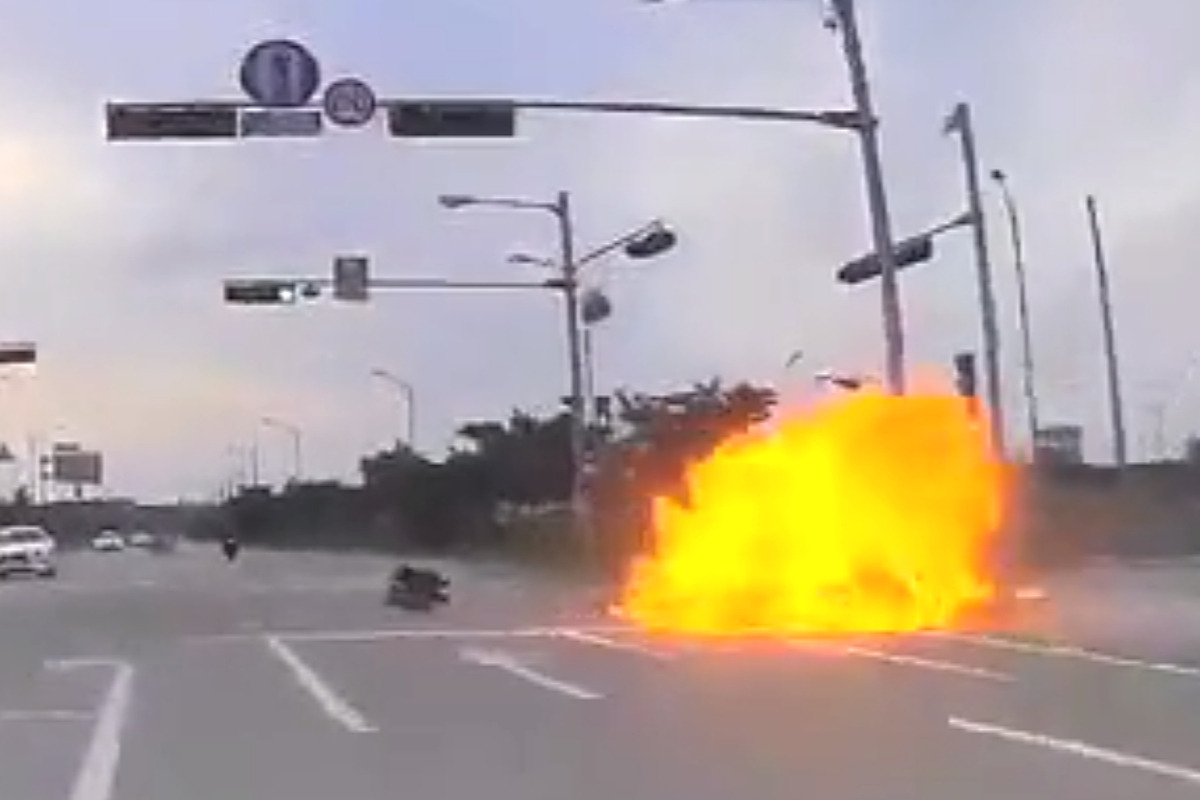 오토바이 _폭발4.jpg