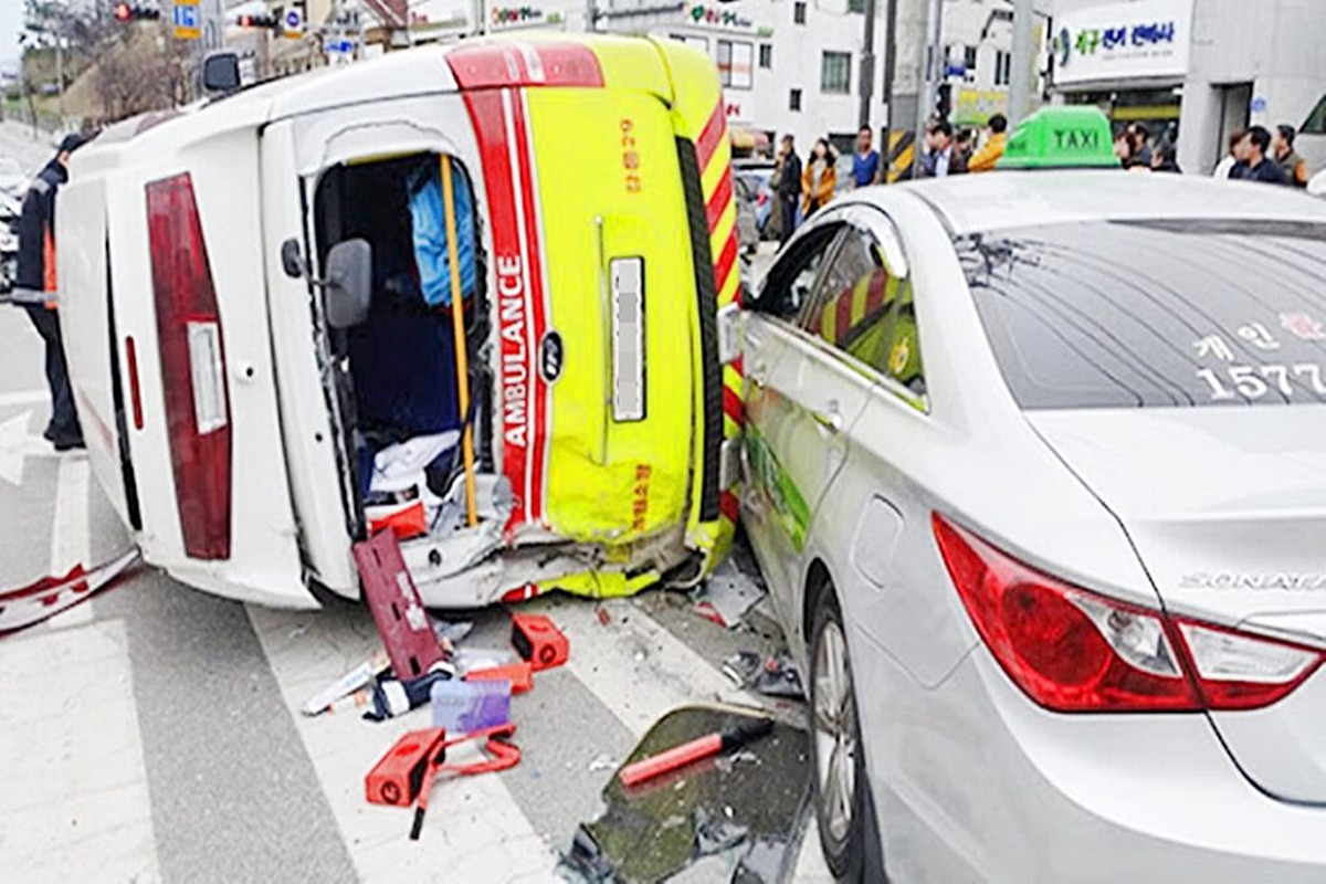4_긴급 출동 중 발생한 구급차 사고(사건과 무관한 사진)_'연합뉴스'.jpg