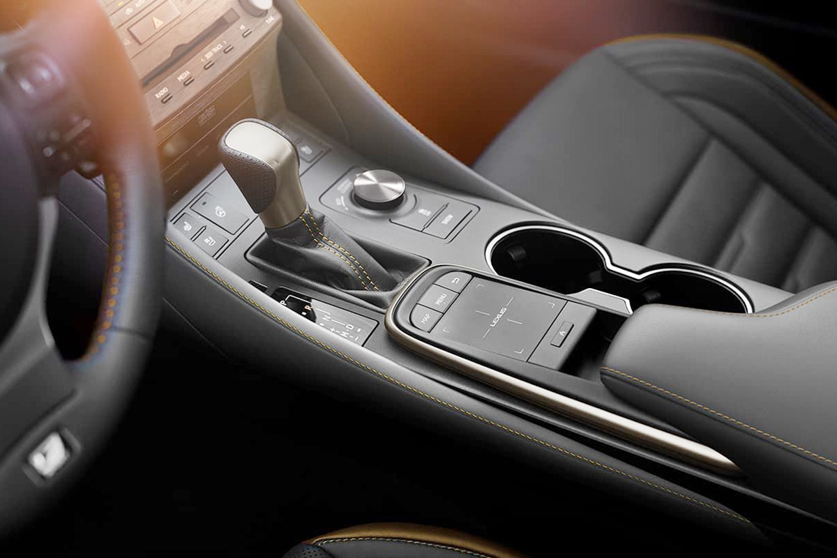 5_렉서스 RC 센터콘솔.jpg