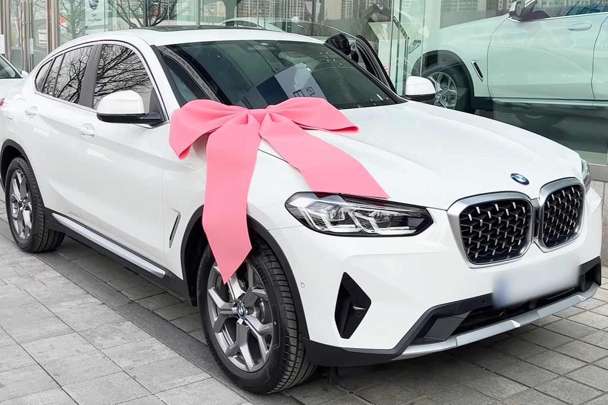 이주빈이 뽑은 X4 사진 출처 = 유튜브 채널 '앤드마크'.jpg