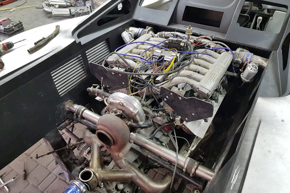 맥라렌 F1 레플리카 V12 엔진_페이스북 'artiplastzabrze'.jpg