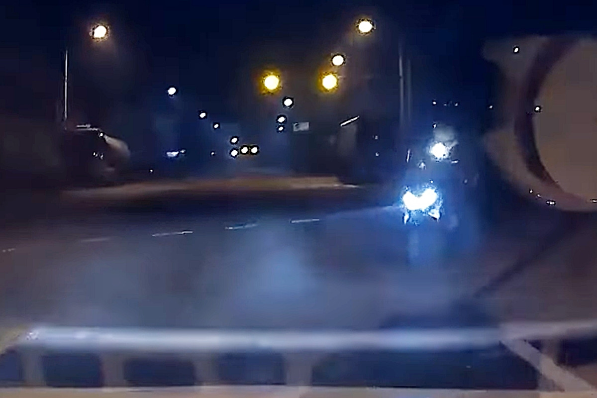 2_갑자기 나타난 오토바이_유튜브 채널 '한문철 TV'.jpg