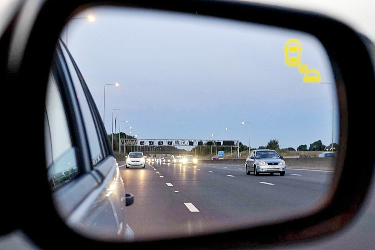 4_사각지대 경고 시스템_Life Wire.jpg