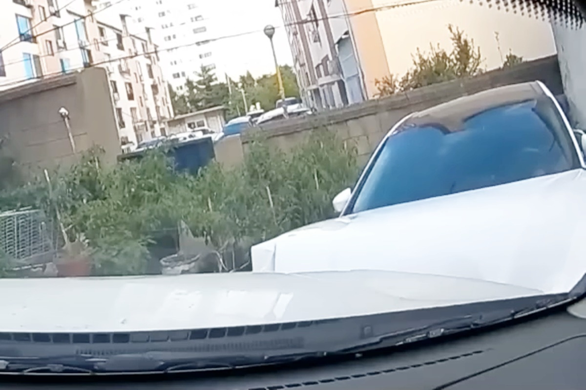 한문철 차가 갑자기 급발진함 3.jpg