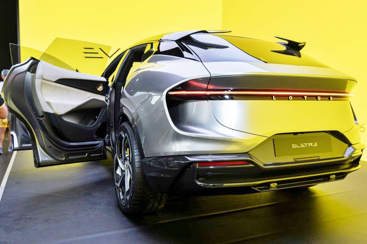 5_로터스 엘레트라 전시차_'ElectrekVS'.jpg