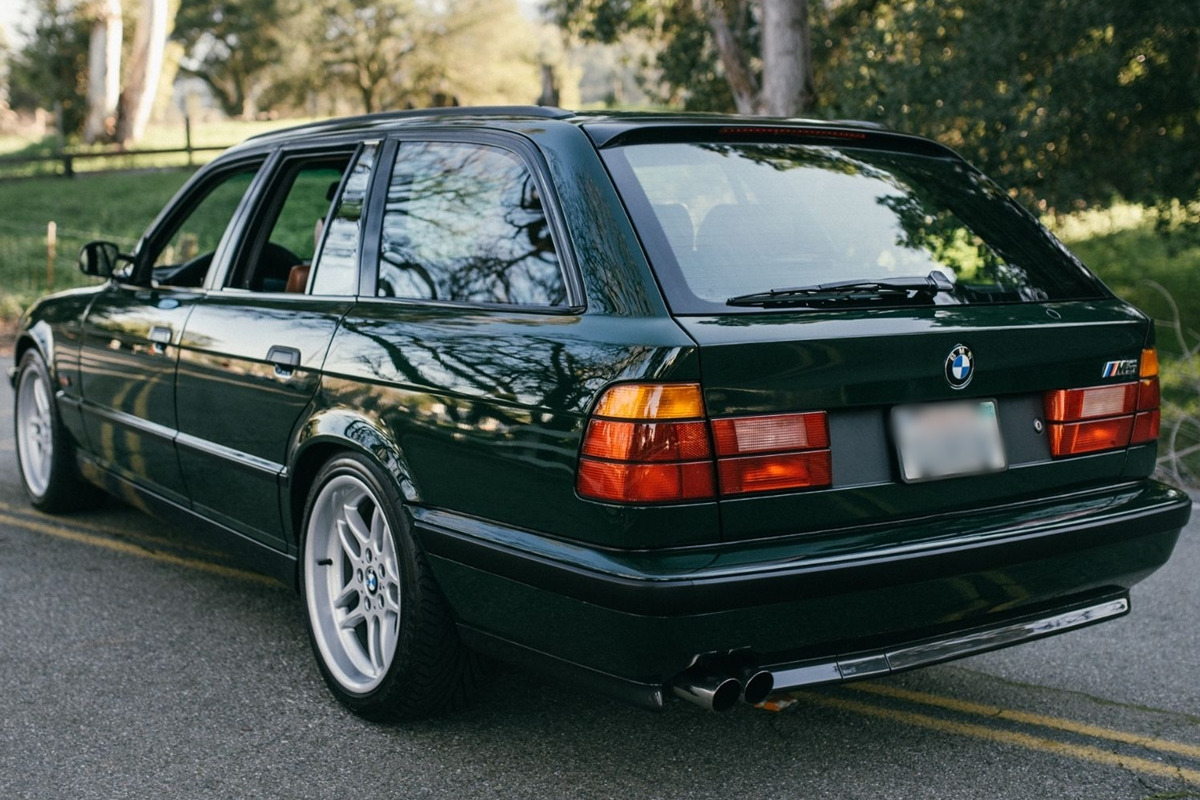 2_BMW E34 M5 투어링_Pinterest.jpg